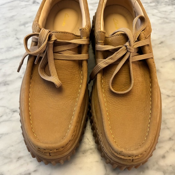 Clarks Torhill Bee Tan Shoes - Picture 9 of 9